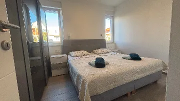 Ground-Floor Apartment with Terrace in Novalja