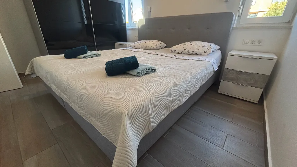 Ground-Floor Apartment with Terrace in Novalja
