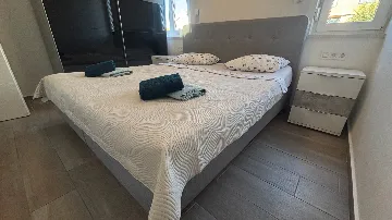 Ground-Floor Apartment with Terrace in Novalja