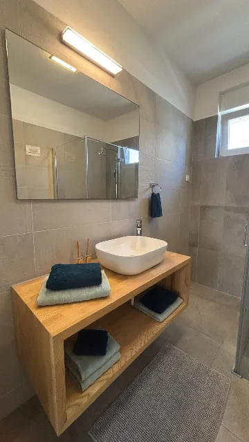 Ground-Floor Apartment with Terrace in Novalja