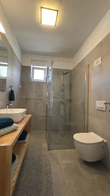 Ground-Floor Apartment with Terrace in Novalja