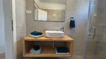 Ground-Floor Apartment with Terrace in Novalja