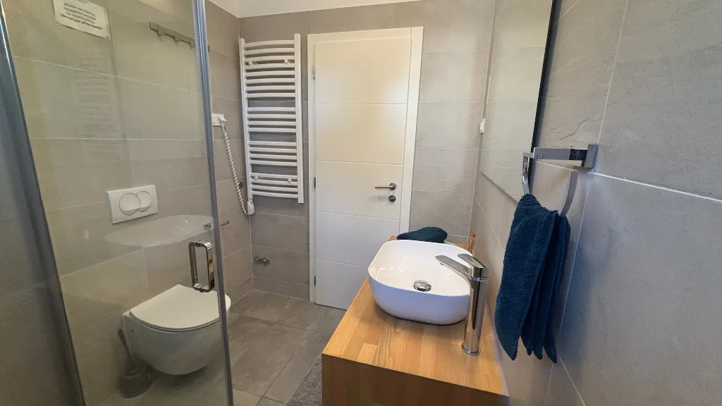 Ground-Floor Apartment with Terrace in Novalja