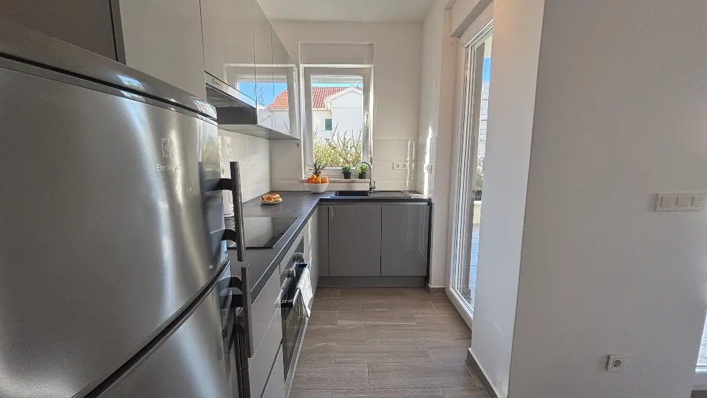 Ground-Floor Apartment with Terrace in Novalja