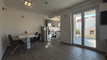 Ground-Floor Apartment with Terrace in Novalja