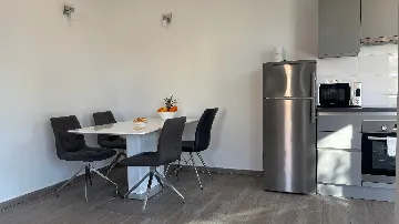 Ground-Floor Apartment with Terrace in Novalja