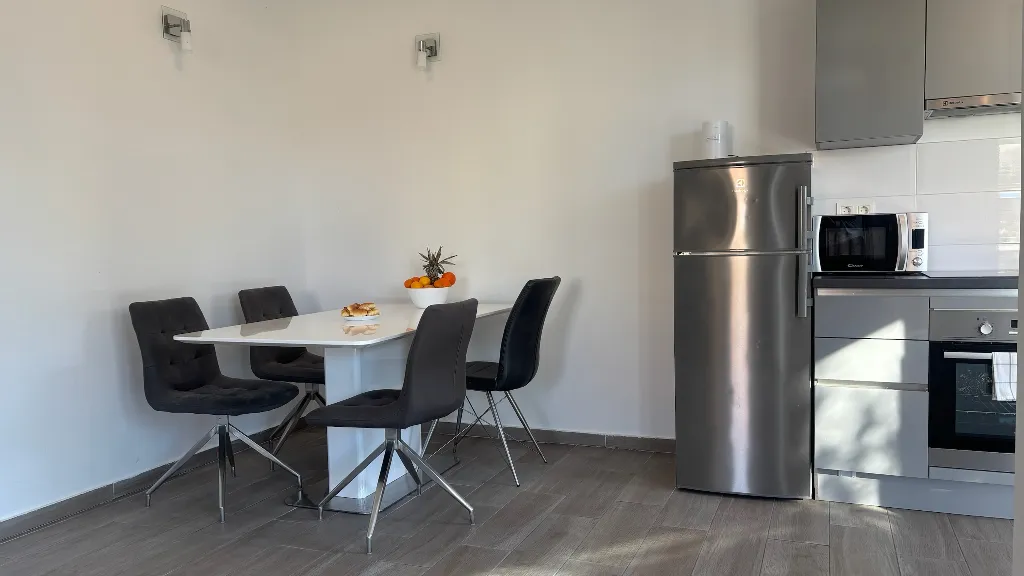 Ground-Floor Apartment with Terrace in Novalja