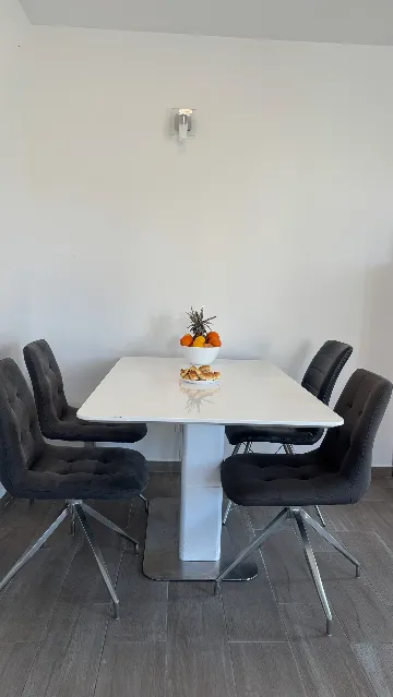 Ground-Floor Apartment with Terrace in Novalja