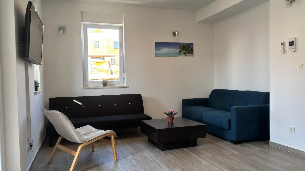 Ground-Floor Apartment with Terrace in Novalja