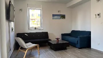 Ground-Floor Apartment with Terrace in Novalja