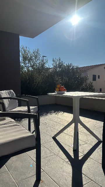 Ground-Floor Apartment with Terrace in Novalja