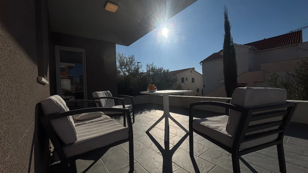 Ground-Floor Apartment with Terrace in Novalja