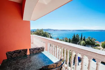 Starigrad Sea View Apartment for 4 Guests