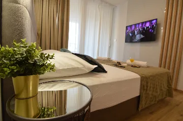 Studio Apartment for 2 Guests in Starigrad