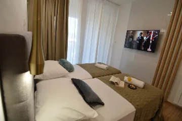 Studio Apartment for 2 Guests in Starigrad