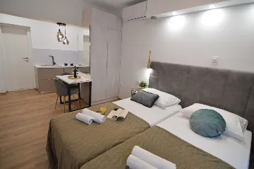 Studio Apartment for 2 Guests in Starigrad