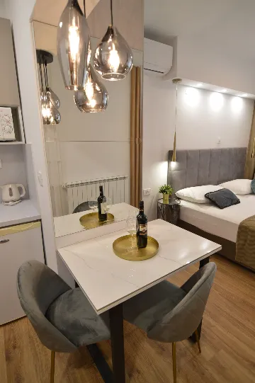 Studio Apartment for 2 Guests in Starigrad