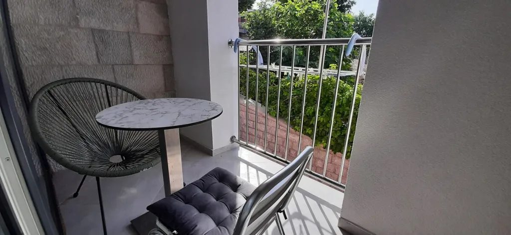 Studio Apartment for 2 Guests in Starigrad