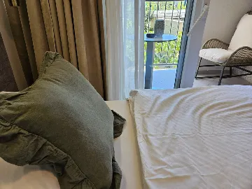 Studio Apartment for 2 Guests in Starigrad