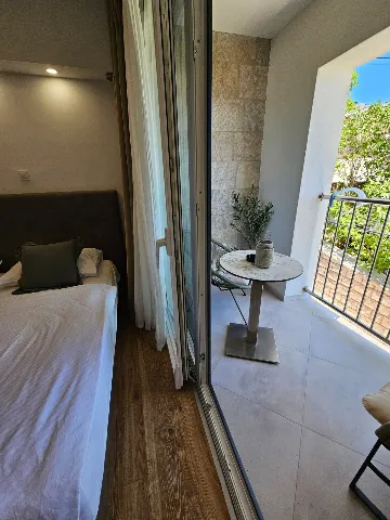 Studio Apartment for 2 Guests in Starigrad