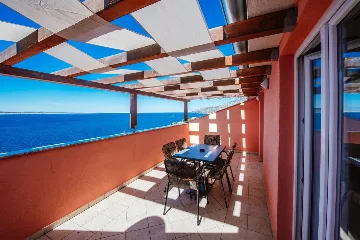 Sea-View Apartment for Families in Starigrad