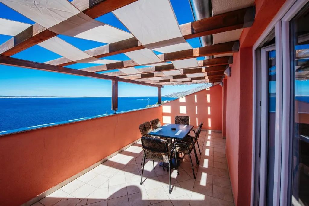 Sea-View Apartment for Families in Starigrad