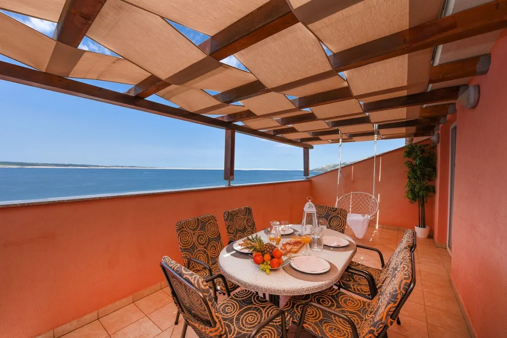 Sea-View Apartment for Families in Starigrad