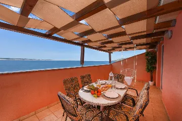 Sea-View Apartment for Families in Starigrad