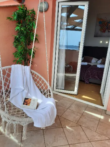 Sea-View Apartment for Families in Starigrad