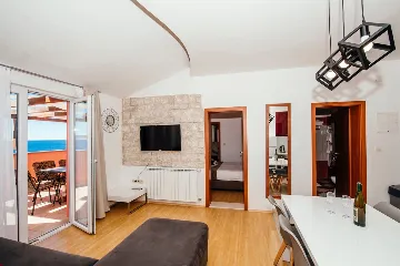 Sea-View Apartment for Families in Starigrad