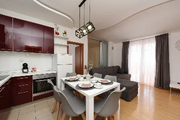 Sea-View Apartment for Families in Starigrad