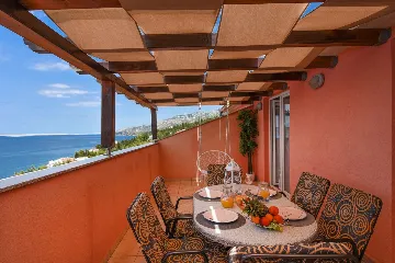 Sea-View Apartment for Families in Starigrad