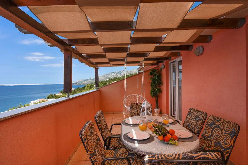 Sea-View Apartment for Families in Starigrad