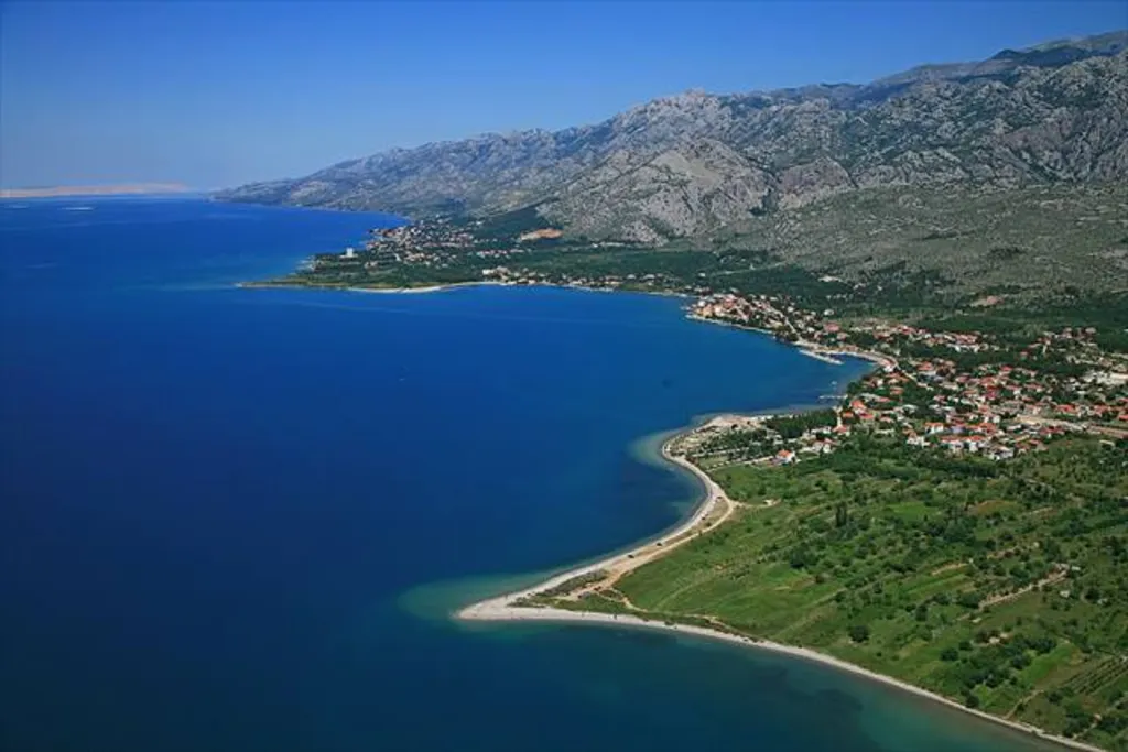 Sea-View Apartment for Families in Starigrad