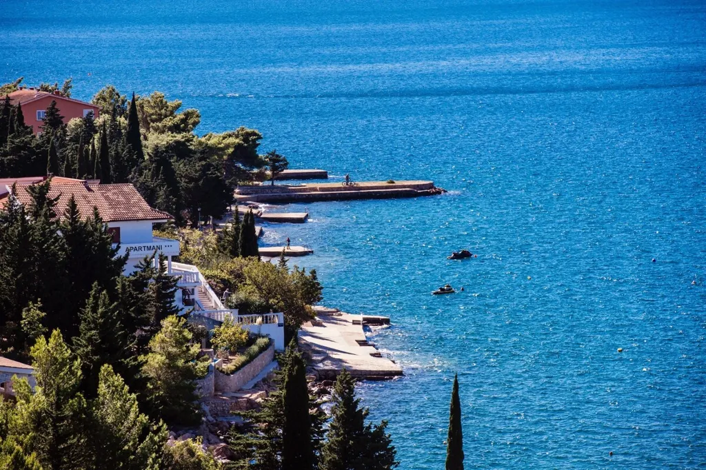 Sea-View Apartment for Families in Starigrad