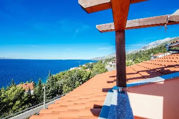 Sea-View Apartment for Families in Starigrad