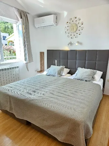 Starigrad Apartment with Balcony & Partial Sea View