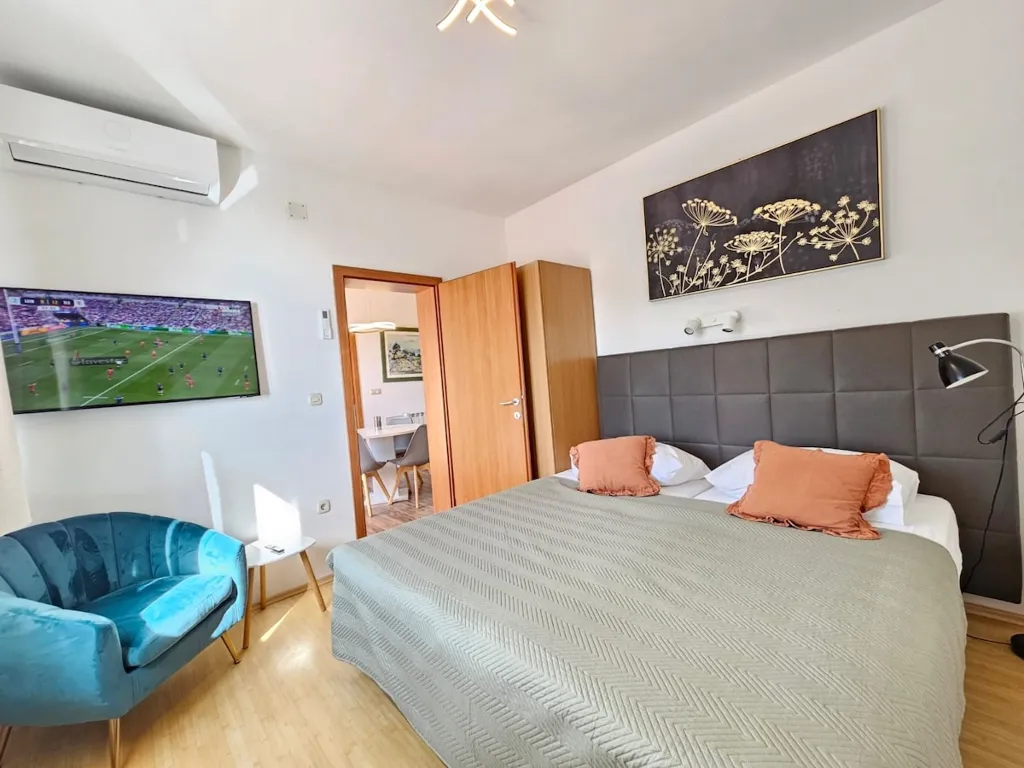 Starigrad Apartment with Balcony & Partial Sea View