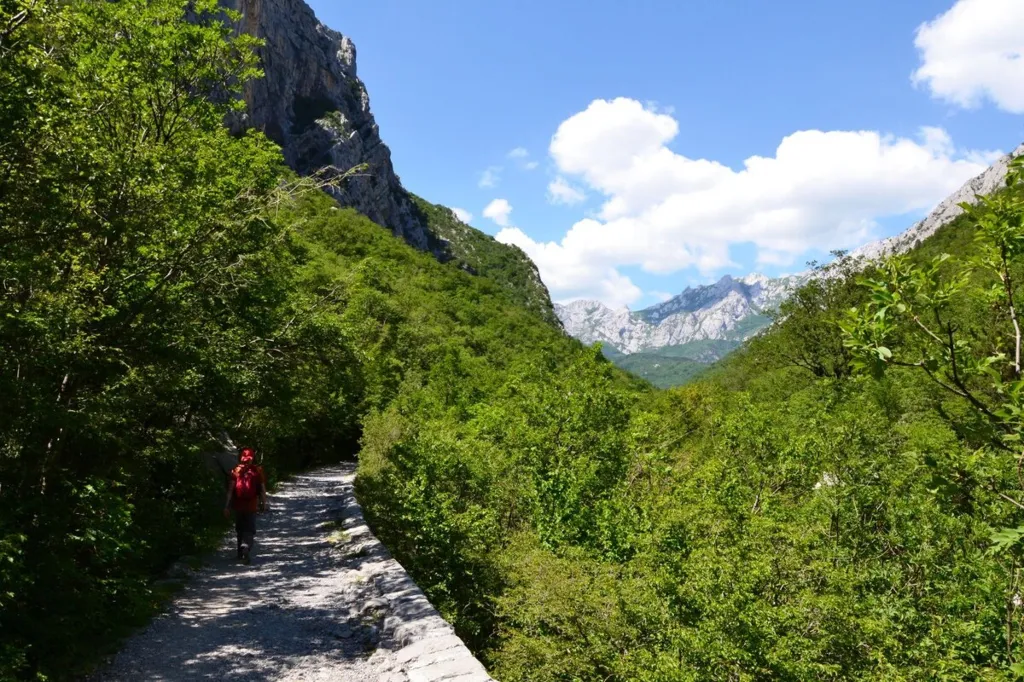 Sea-View Apartment in Starigrad for 2 Guests