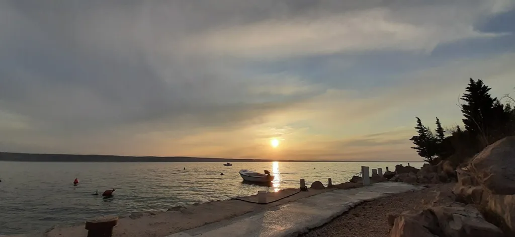 Sea-View Apartment in Starigrad for 2 Guests