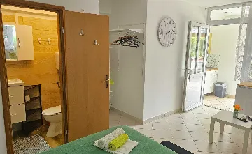 Crikvenica Studio with Kitchenette & Parking