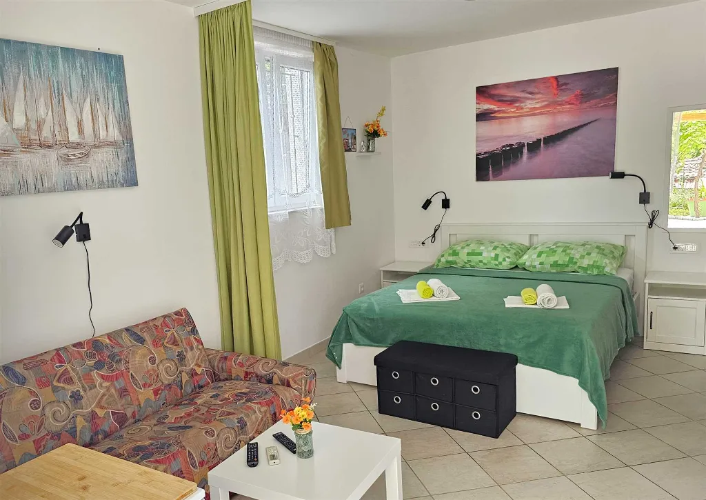 Crikvenica Studio with Kitchenette & Parking