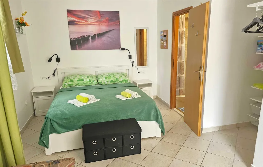 Crikvenica Studio with Kitchenette & Parking