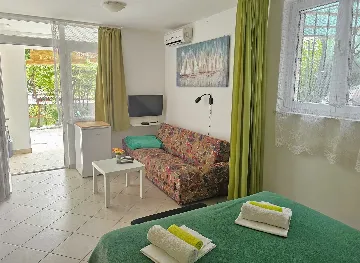Crikvenica Studio with Kitchenette & Parking