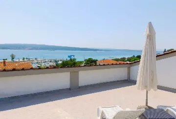 Apartment in Crikvenica with Sea View & Parking