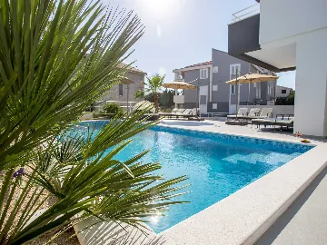 Basement Apartment for 6 Guests in Novalja