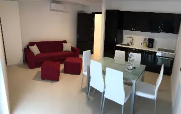 Basement Apartment for 6 Guests in Novalja