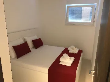 Basement Apartment for 6 Guests in Novalja