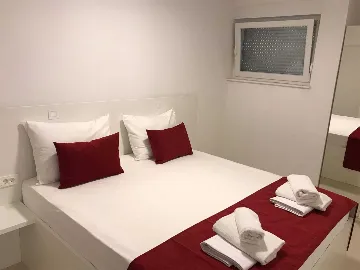 Basement Apartment for 6 Guests in Novalja