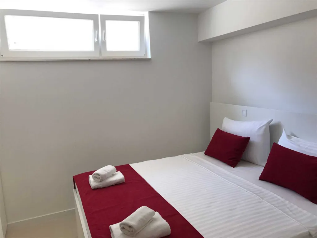 Basement Apartment in Novalja for Up to 7